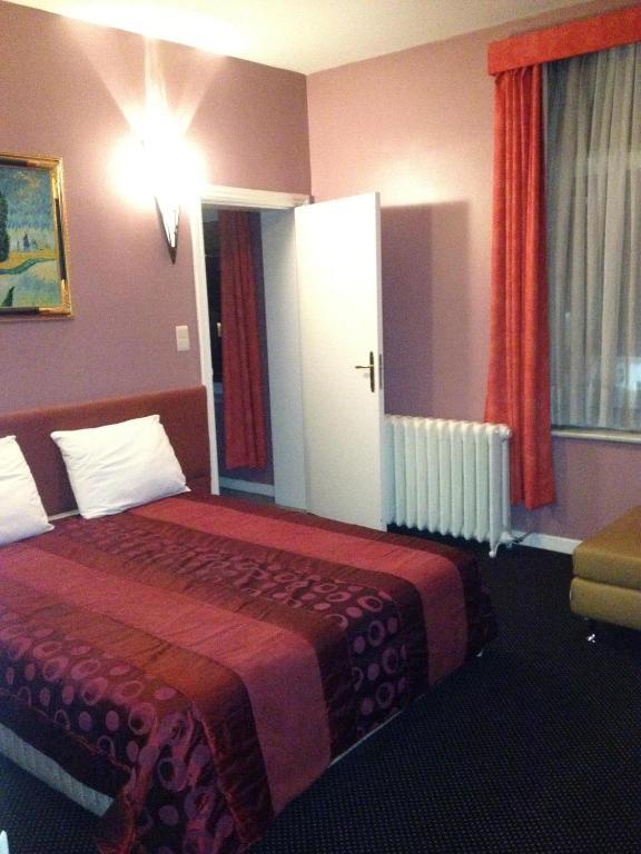 Hotel Stalingrad Brussel Bagian luar foto