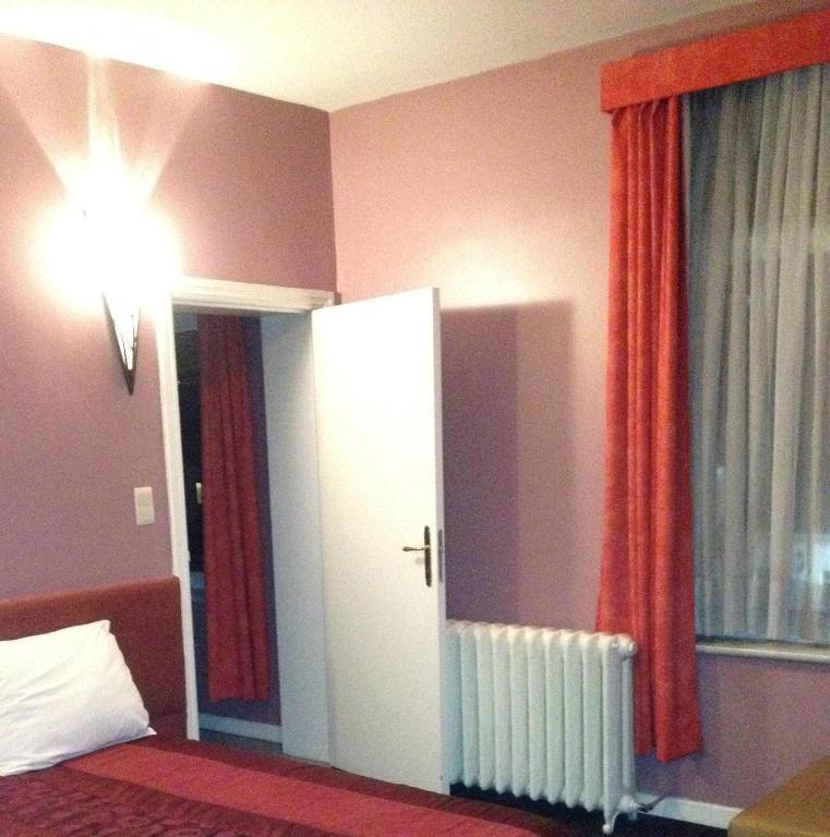 Hotel Stalingrad Brussel Ruang foto