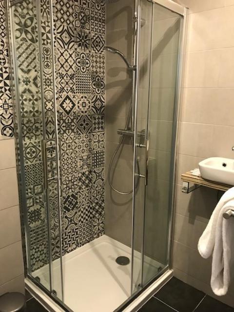 Hotel Stalingrad Brussel Bagian luar foto