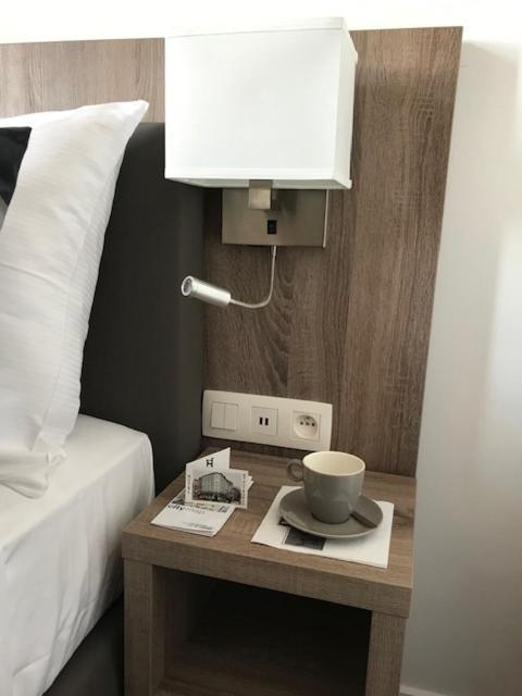 Hotel Stalingrad Brussel Bagian luar foto